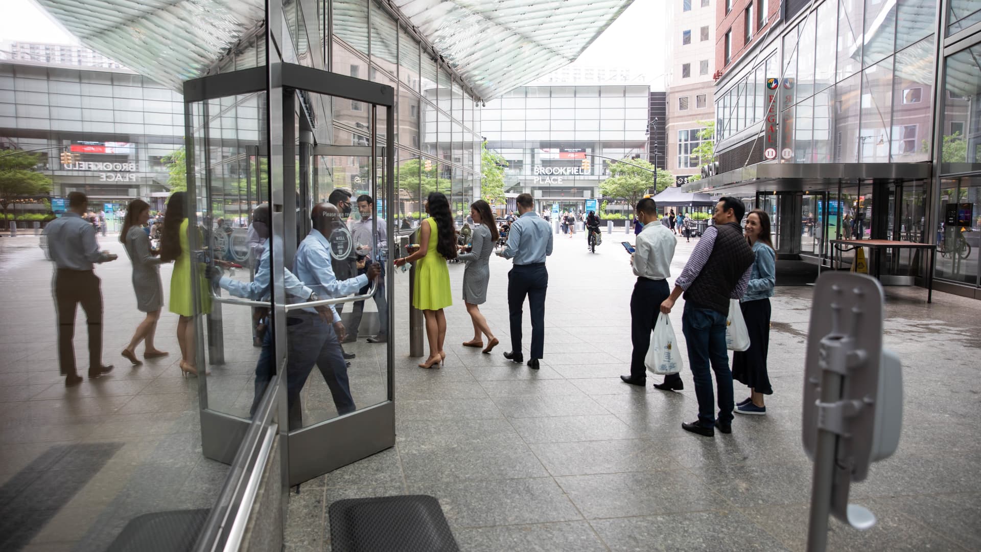 Number of ‘tariff’ mentions has soared past ‘AI’ on earnings calls post thumbnail image